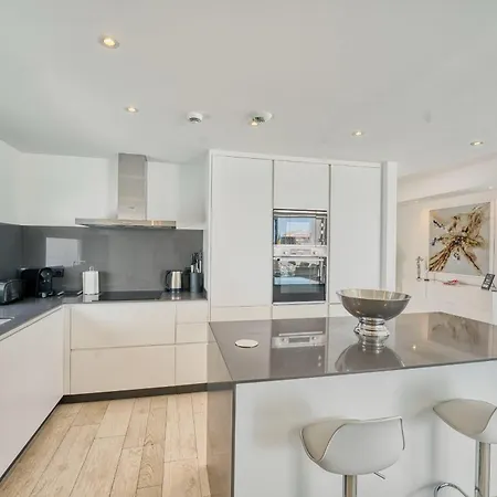 2288 New Modern Penthouse With Privat Pool Apartman *