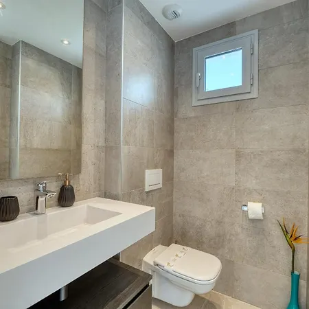 2288 New Modern Penthouse With Privat Pool